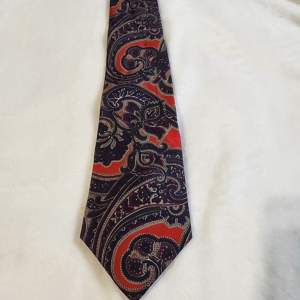 Vintage Johnny Carson Red Italian Silk Paisley Tie Burgundy Classic Prep 80s 90s